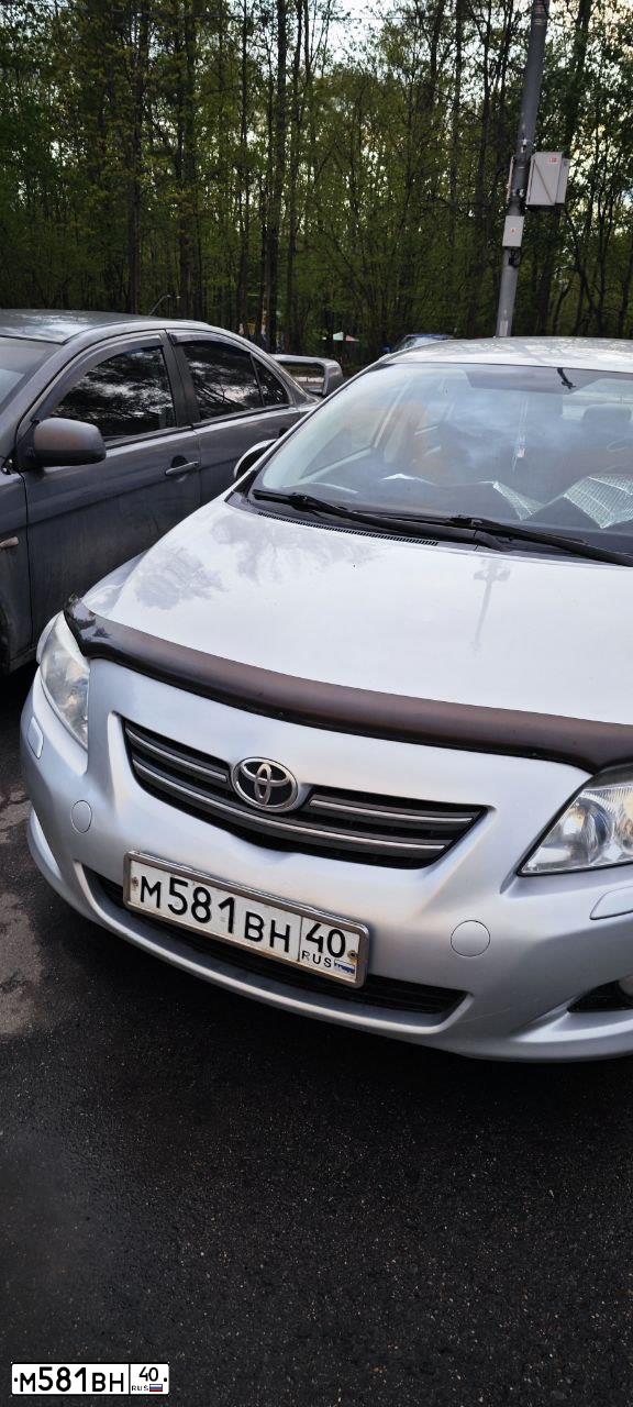 Фото автомобиля TOYOTA COROLLA, 2010 — госномер М581ВН40. Цвет: СЕРЕБРИСТЫЙ
