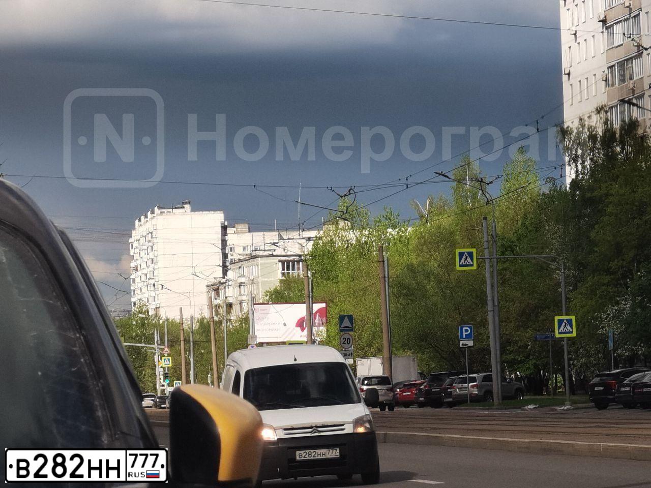 Фото автомобиля CITROEN BERLINGO, 2008 — госномер В282НН777. Цвет: Белый