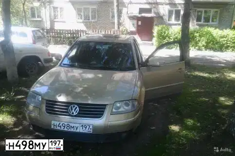 Фото автомобиля VOLKSWAGEN PASSAT, 2001 — госномер У667СЕ790. Цвет: ЗОЛОТИСТЫЙ