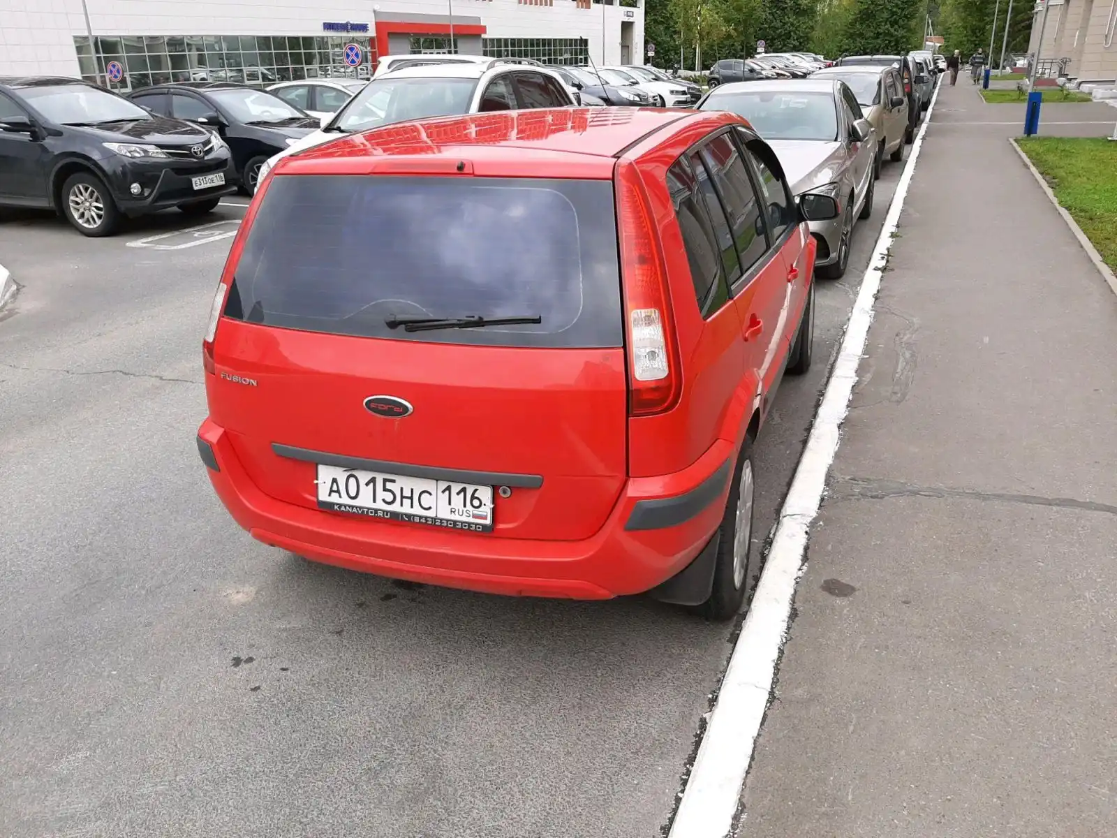 Фото автомобиля FORD FUSION, 2007 — госномер Н944ХС18. Цвет: Красный