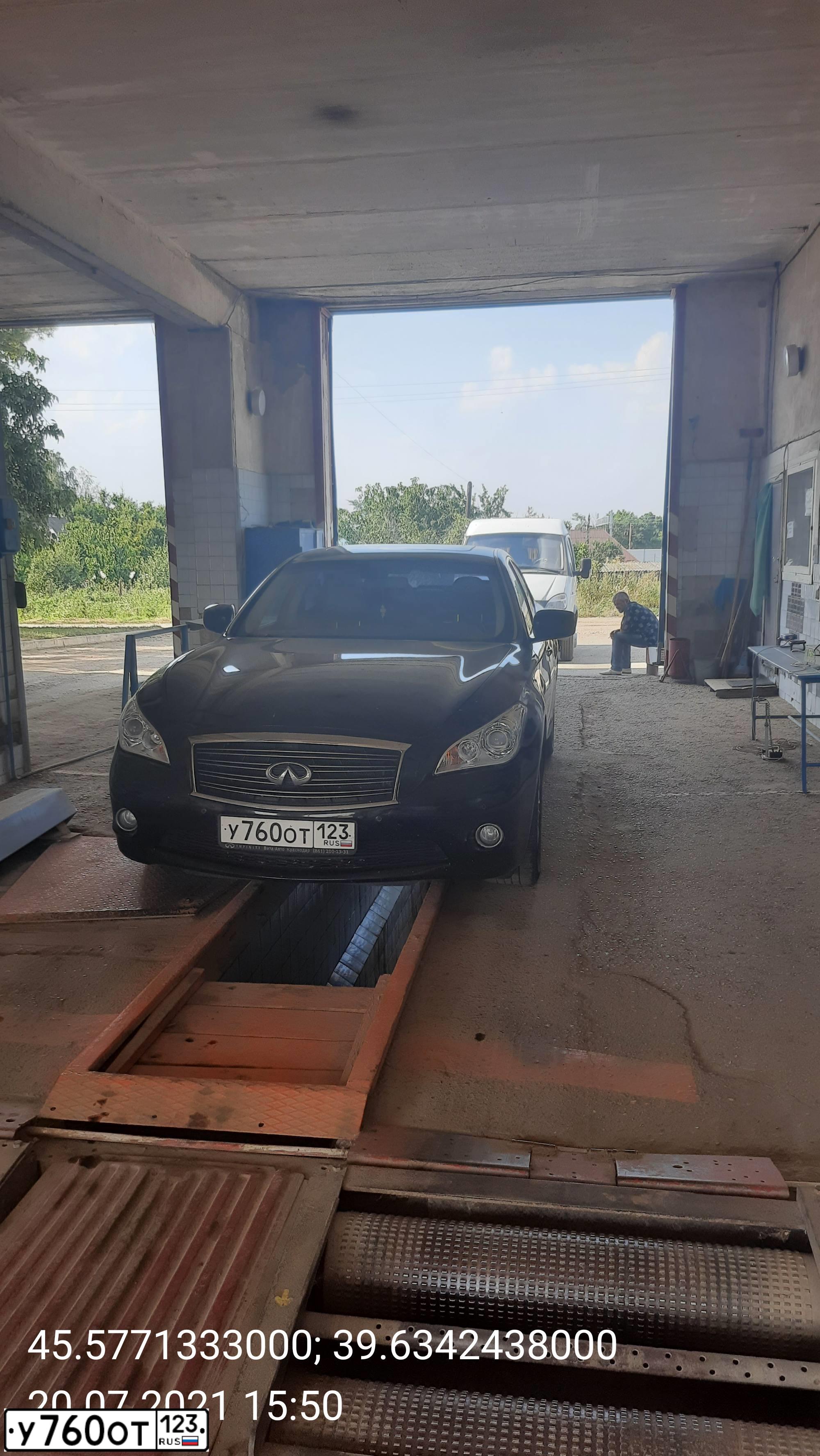 Фото автомобиля INFINITI Q70, 2014 — госномер Н112ОХ761. Цвет: ЧЕРНЫЙ