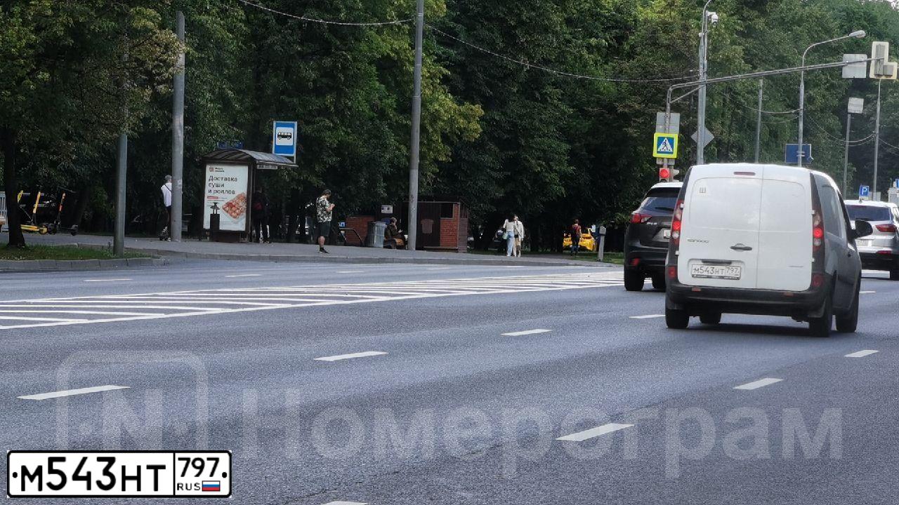Фото автомобиля RENAULT KANGOO, 2013 — госномер Е270КК50. Цвет: Белый