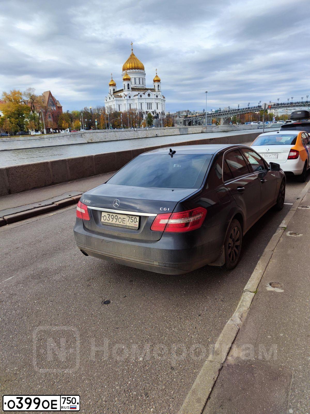 Фото автомобиля MERCEDES E-KLASSE, 2011 — госномер О399ОЕ750. Цвет: СИНИЙ ТЕМНЫЙ