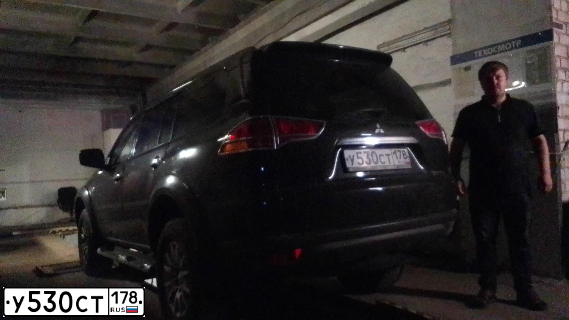 Фото автомобиля MITSUBISHI PAJERO SPORT, 2010 — госномер У530СТ178. Цвет: ЧЕРНЫЙ