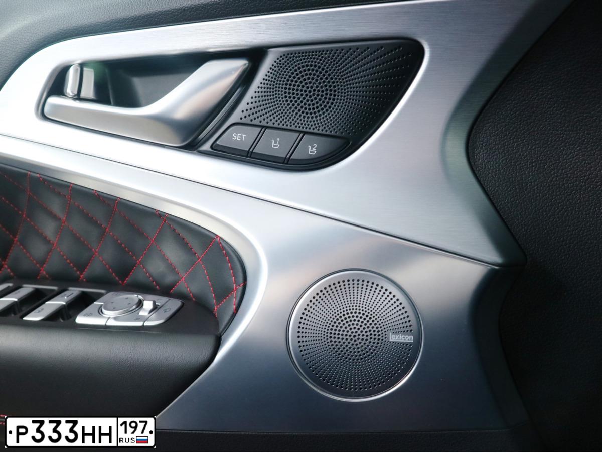 Фото автомобиля VOLKSWAGEN SCIROCCO, 2011 — госномер Р229МС777. Цвет: ОРАНЖЕВЫЙ