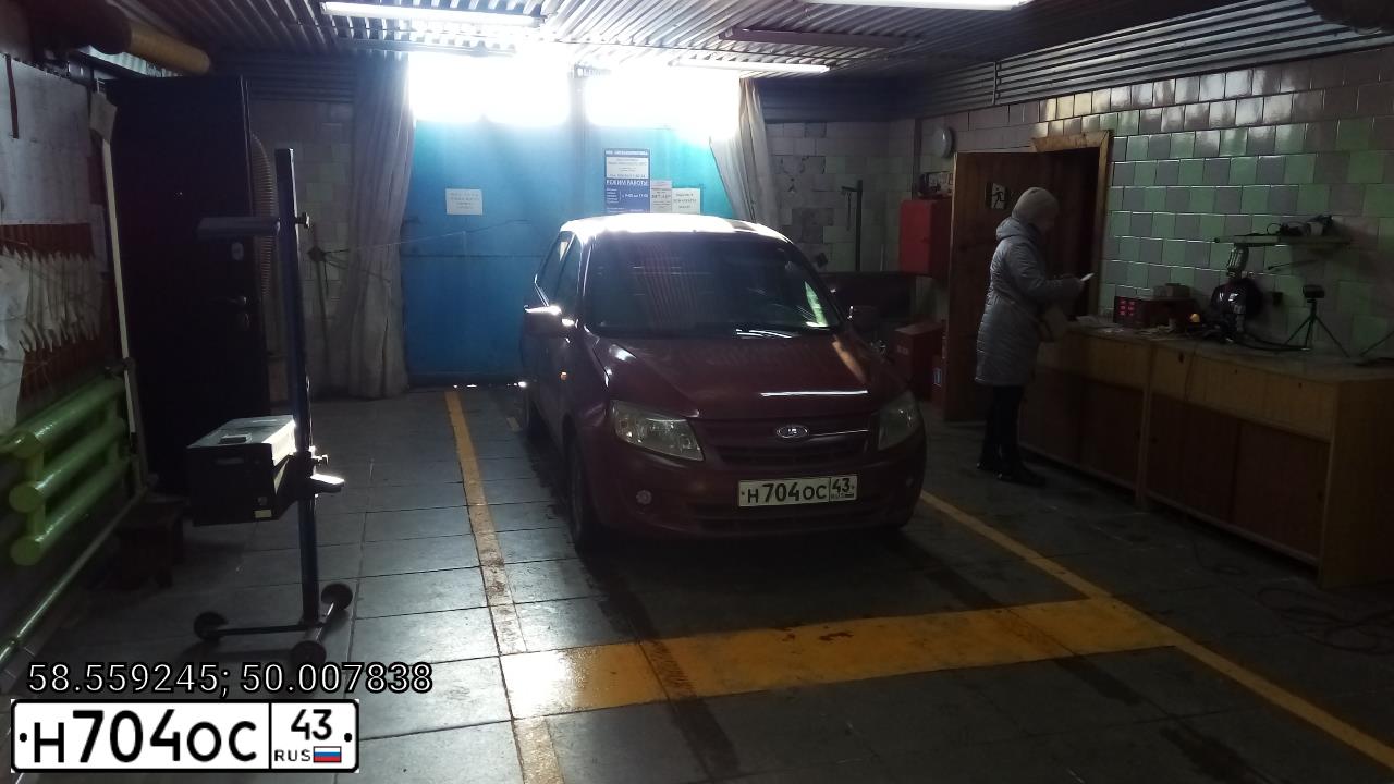 Фото автомобиля LADA 2190 GRANTA, 2013 — госномер У262ХТ43. Цвет: Красный