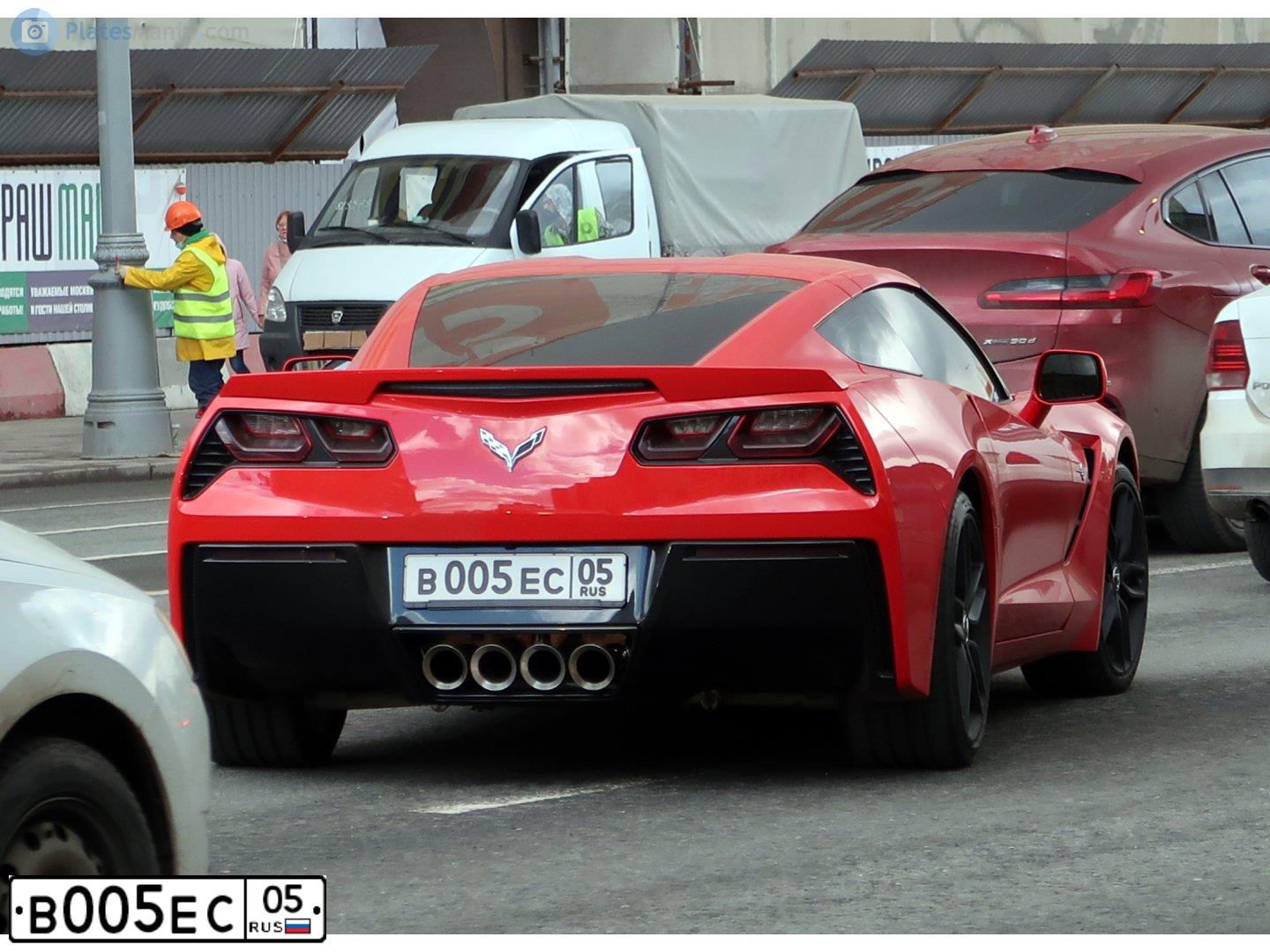Фото автомобиля CHEVROLET CORVETTE, 2014 — госномер В005ЕС05. Цвет: ЯРКО-КРАСНЫЙ