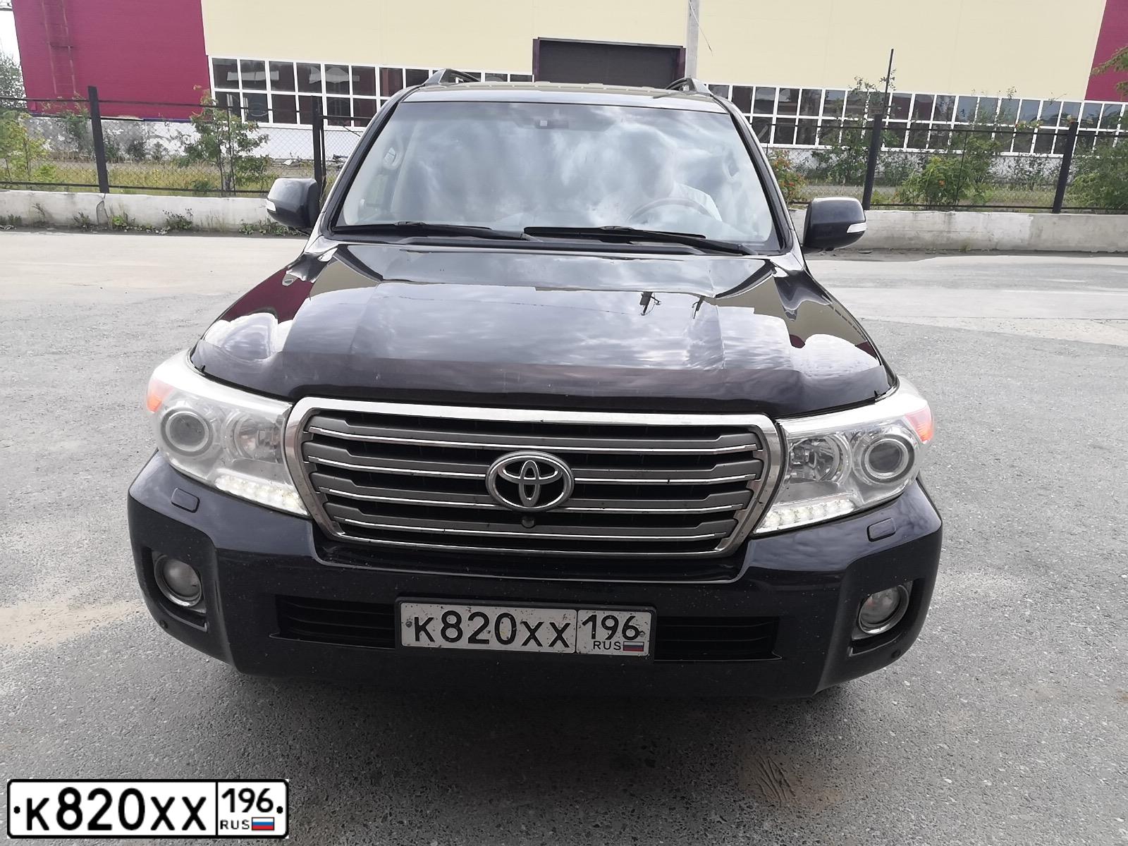 Фото автомобиля TOYOTA LAND CRUISER 200, 2012 — госномер О045ОУ71. Цвет: ЧЕРНЫЙ