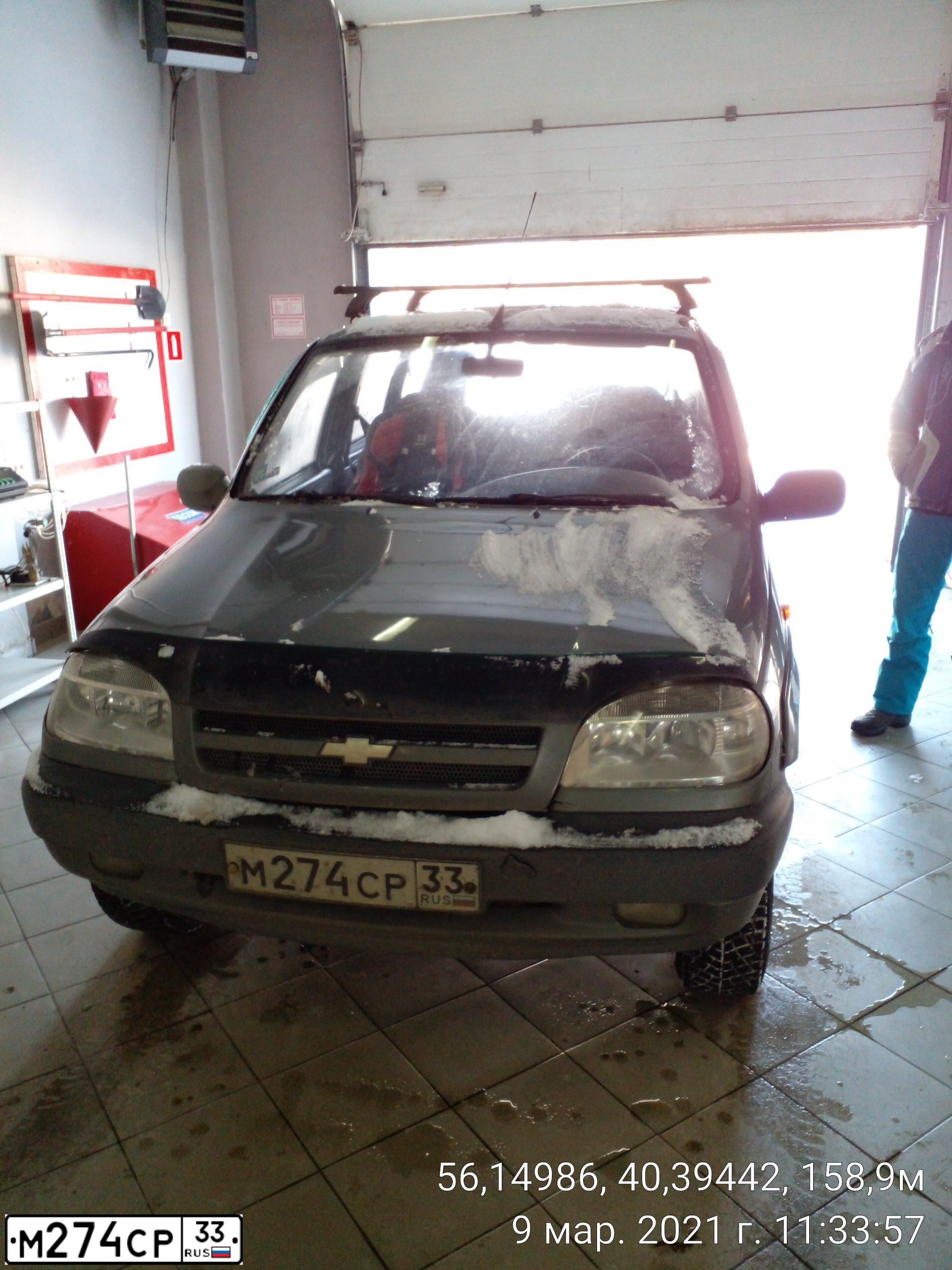 Фото автомобиля CHEVROLET NIVA, 2006 — госномер М274СР33. Цвет: СЕРЕБРИСТО-СЕРЫЙ