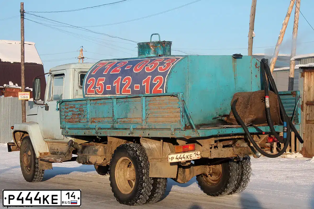 Фото автомобиля GAZ 3307, 1993 — госномер Р444КЕ14. Цвет: ГОЛУБОЙ