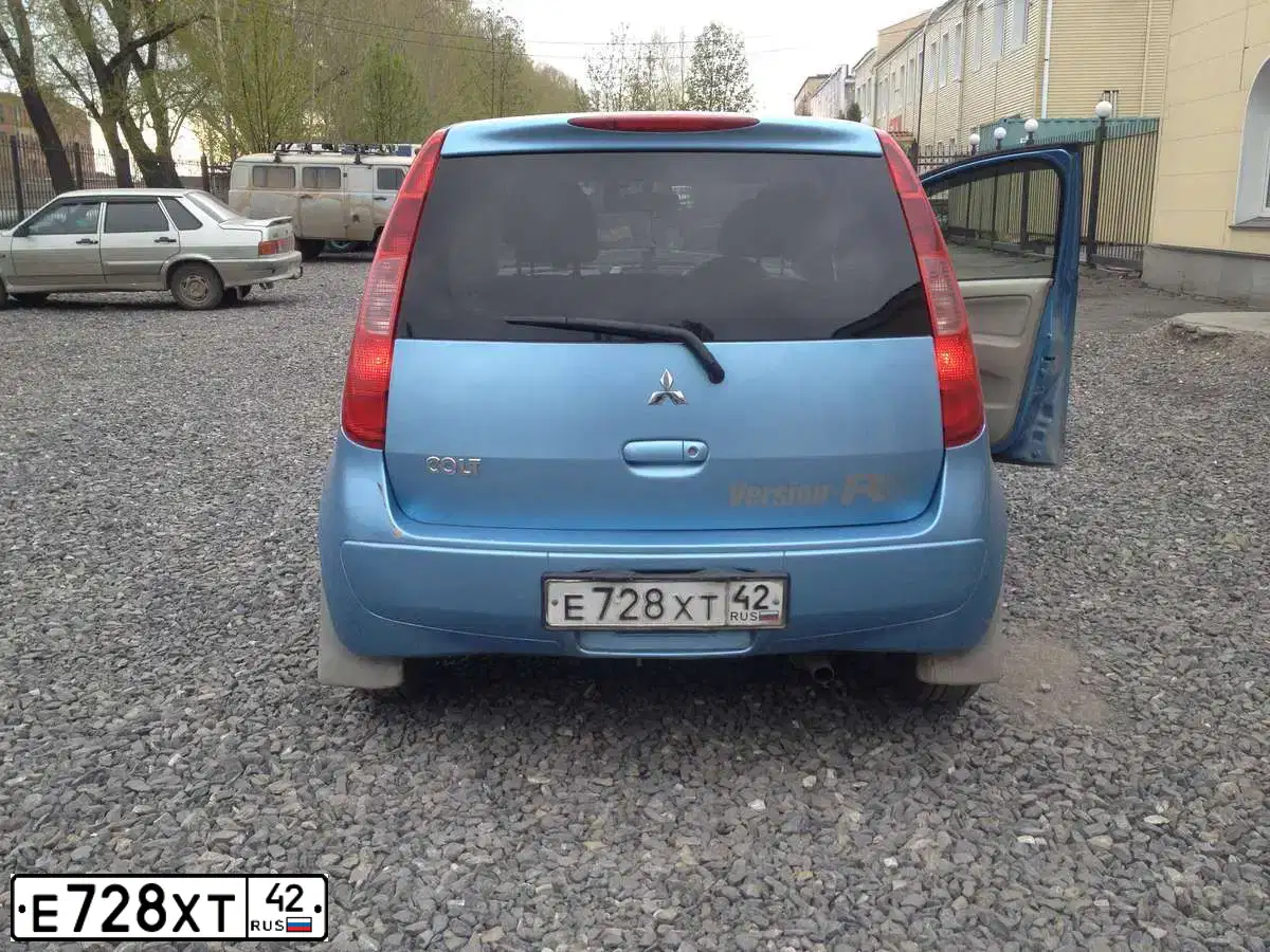Фото автомобиля MITSUBISHI COLT, 2003 — госномер В507ВК122