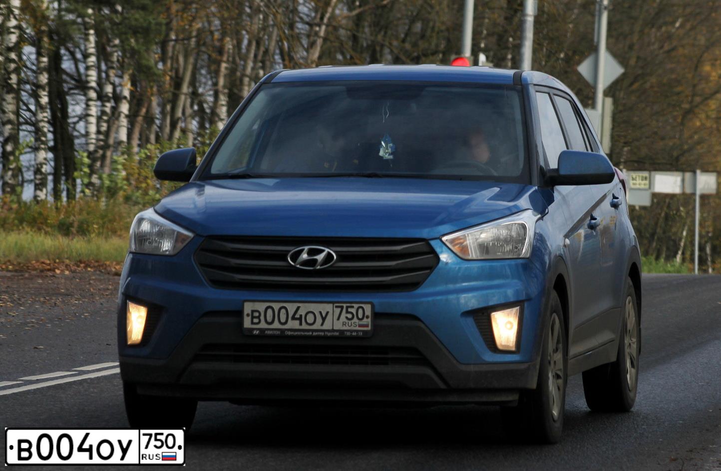 Фото автомобиля HYUNDAI CRETA, 2017 — госномер В004ОУ750. Цвет: синий