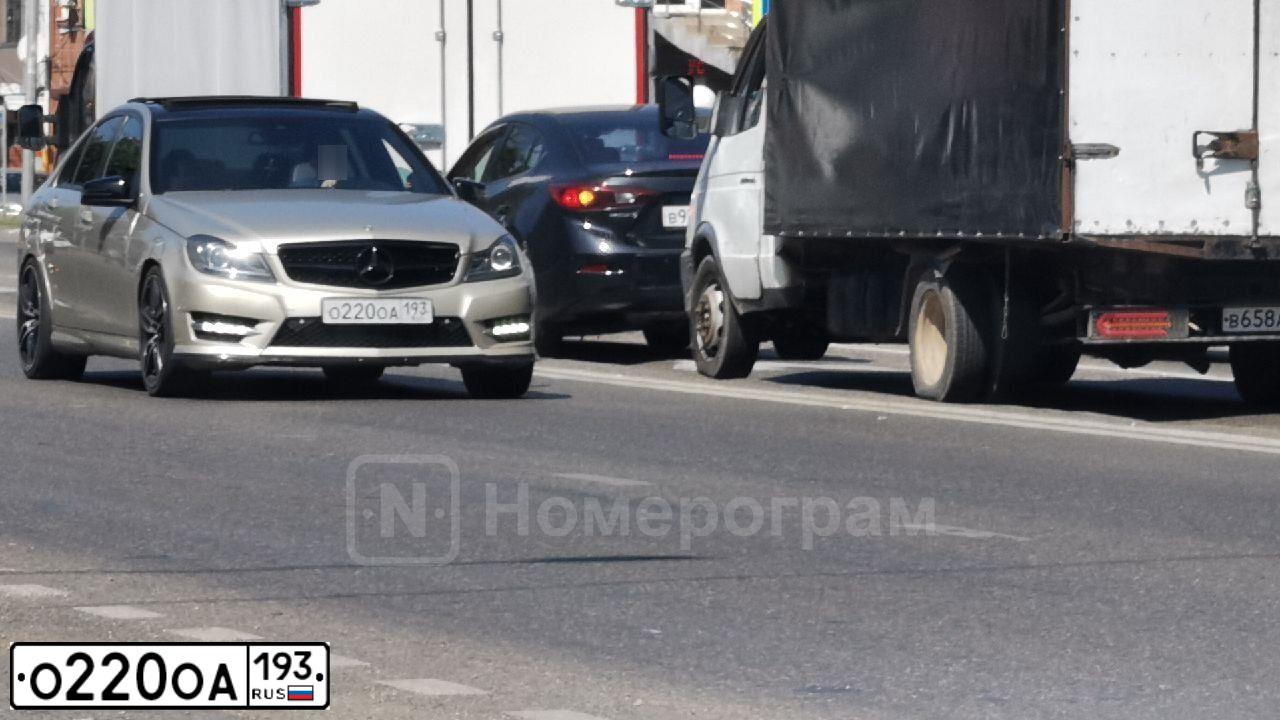 Фото автомобиля MERCEDES C-KLASSE, 2012 — госномер О220ОА193. Цвет: БЕЖЕВЫЙ