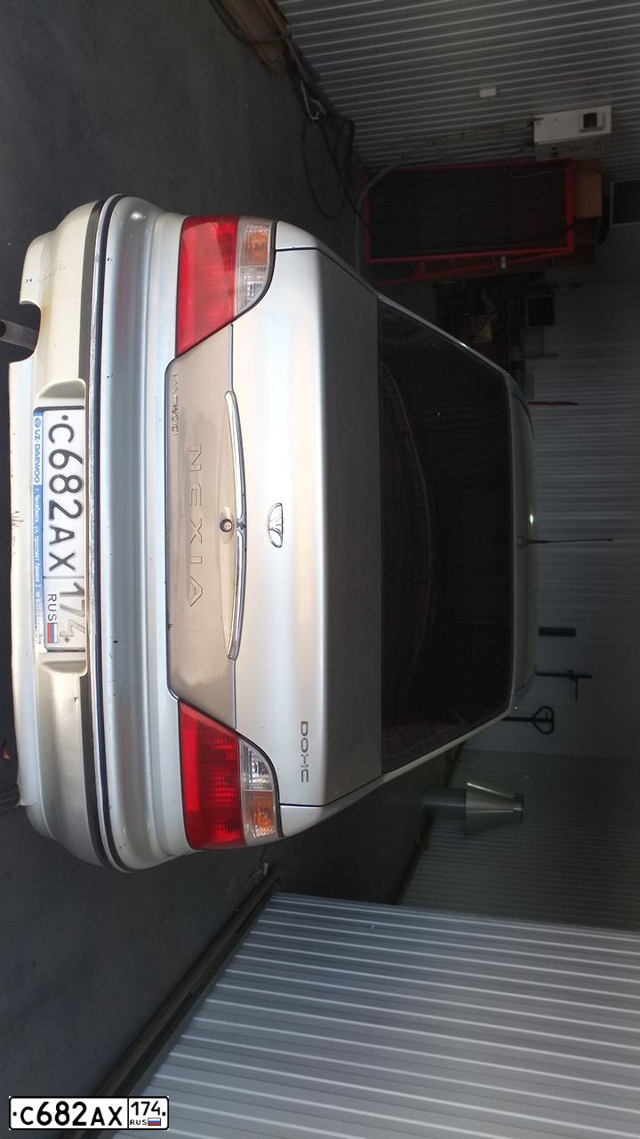 Фото автомобиля DAEWOO NEXIA, 2007 — госномер С682АХ174. Цвет: ПЕРЛАМУТРОВО-СЕРЕБР