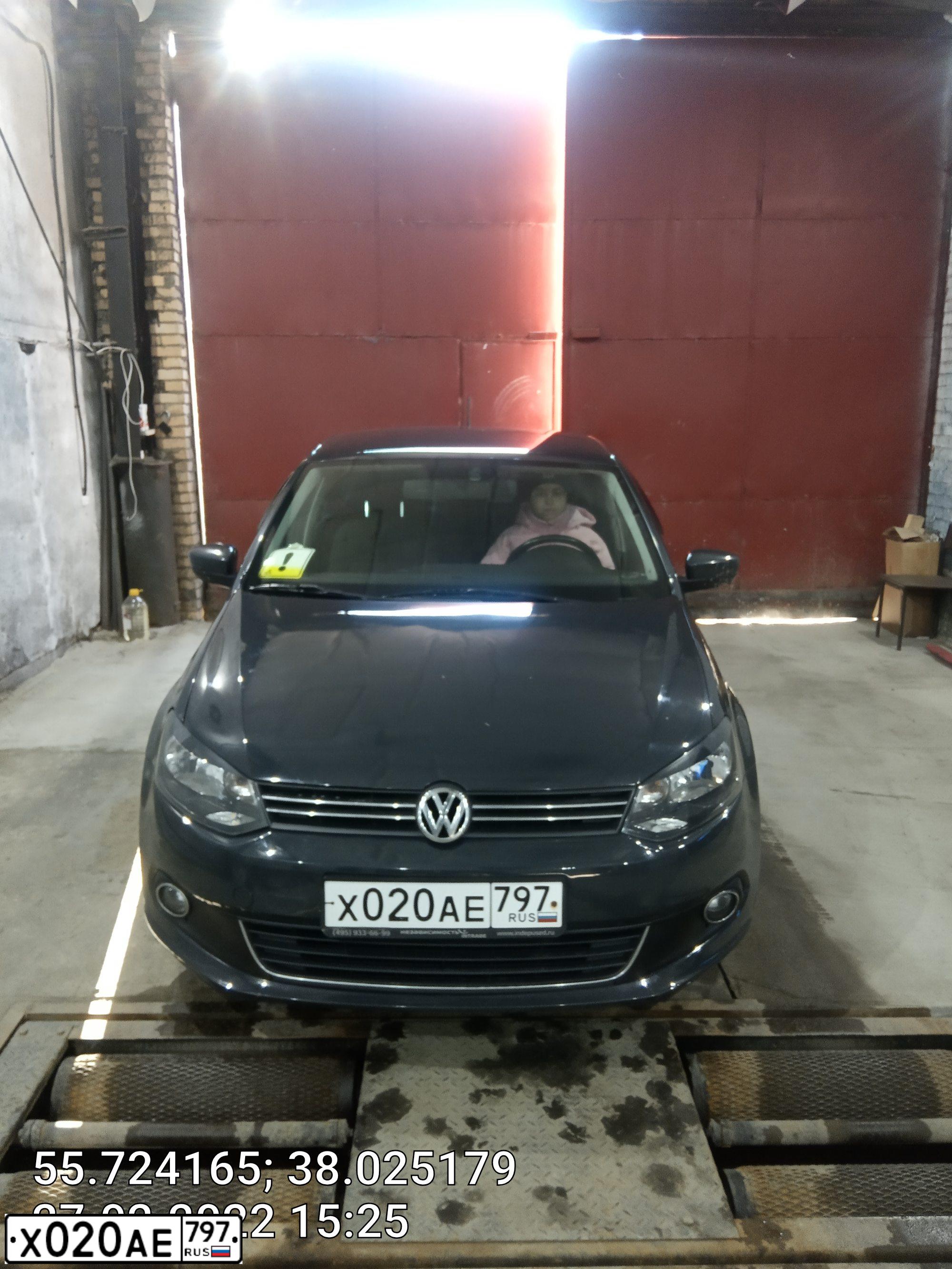 Фото автомобиля VOLKSWAGEN POLO, 2013 — госномер Т455МВ790. Цвет: СЕРЫЙ