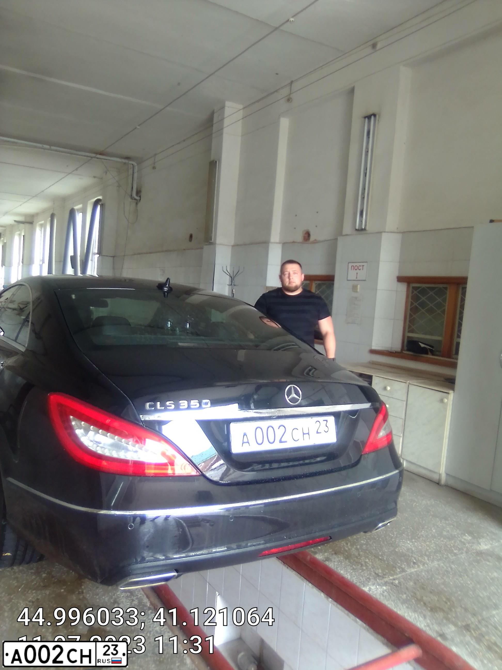 Фото автомобиля MERCEDES CLS-KLASSE, 2012 — госномер А002СН23. Цвет: ЧЕРНЫЙ