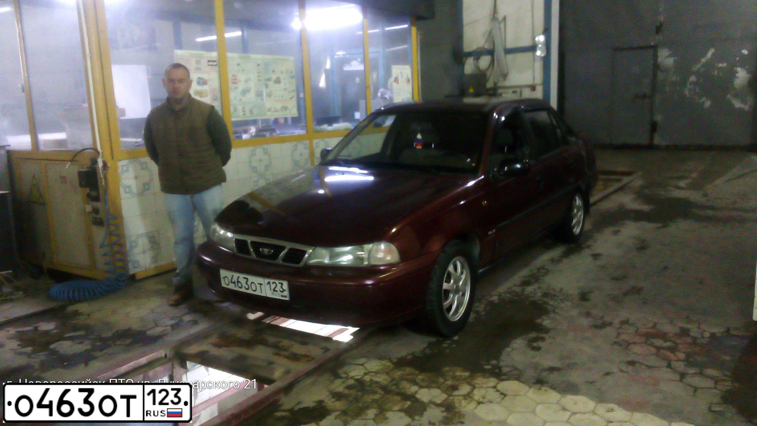 Фото автомобиля DAEWOO NEXIA, 2005 — госномер О463ОТ123. Цвет: БОРДОВЫЙ