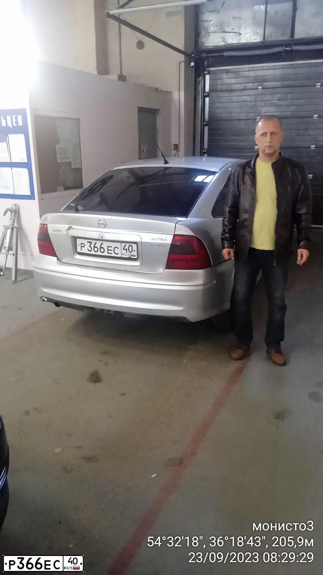 Фото автомобиля OPEL VECTRA, 2000 — госномер Н494РЕ32. Цвет: Серебристый