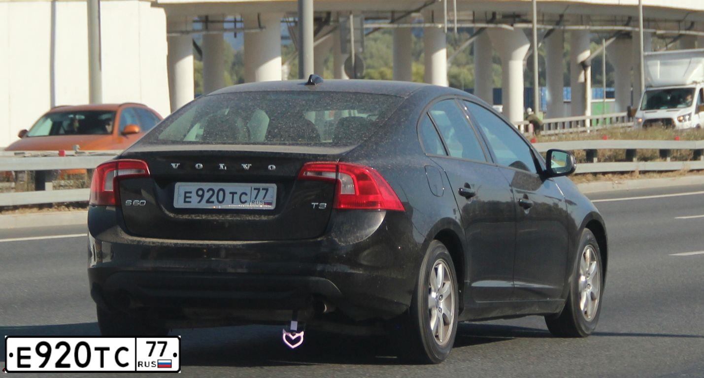 Фото автомобиля MERCEDES CL-KLASSE, 2000 — госномер Е920ТС77. Цвет: Серебристый