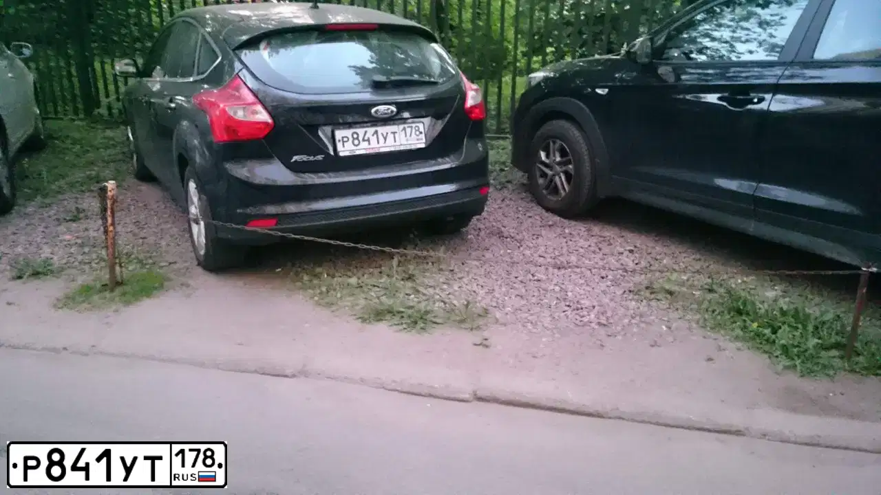 Фото автомобиля FORD FOCUS, 2014 — госномер Р841УТ178. Цвет: ЧЕРНЫЙ