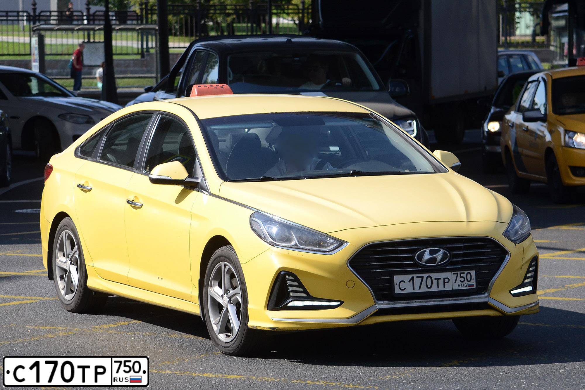 Фото автомобиля HYUNDAI SONATA, 2018 — госномер С170ТР750. Цвет: ЖЕЛТЫЙ