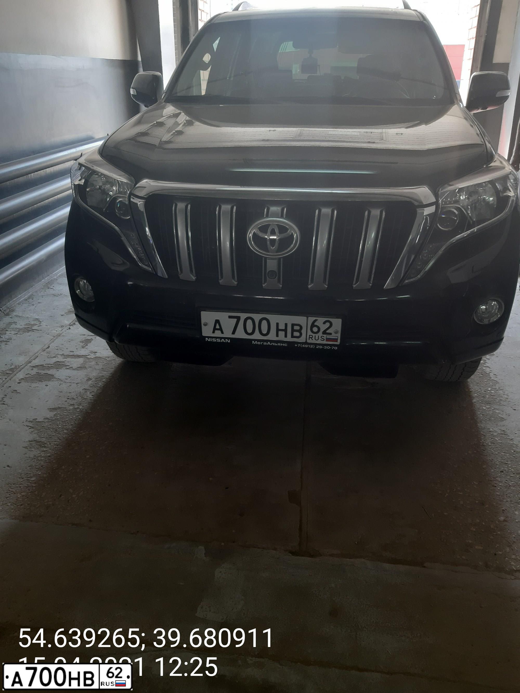 Фото автомобиля TOYOTA LANDCRUISER, 2003 — госномер А700НВ62. Цвет: ЧЕРНЫЙ