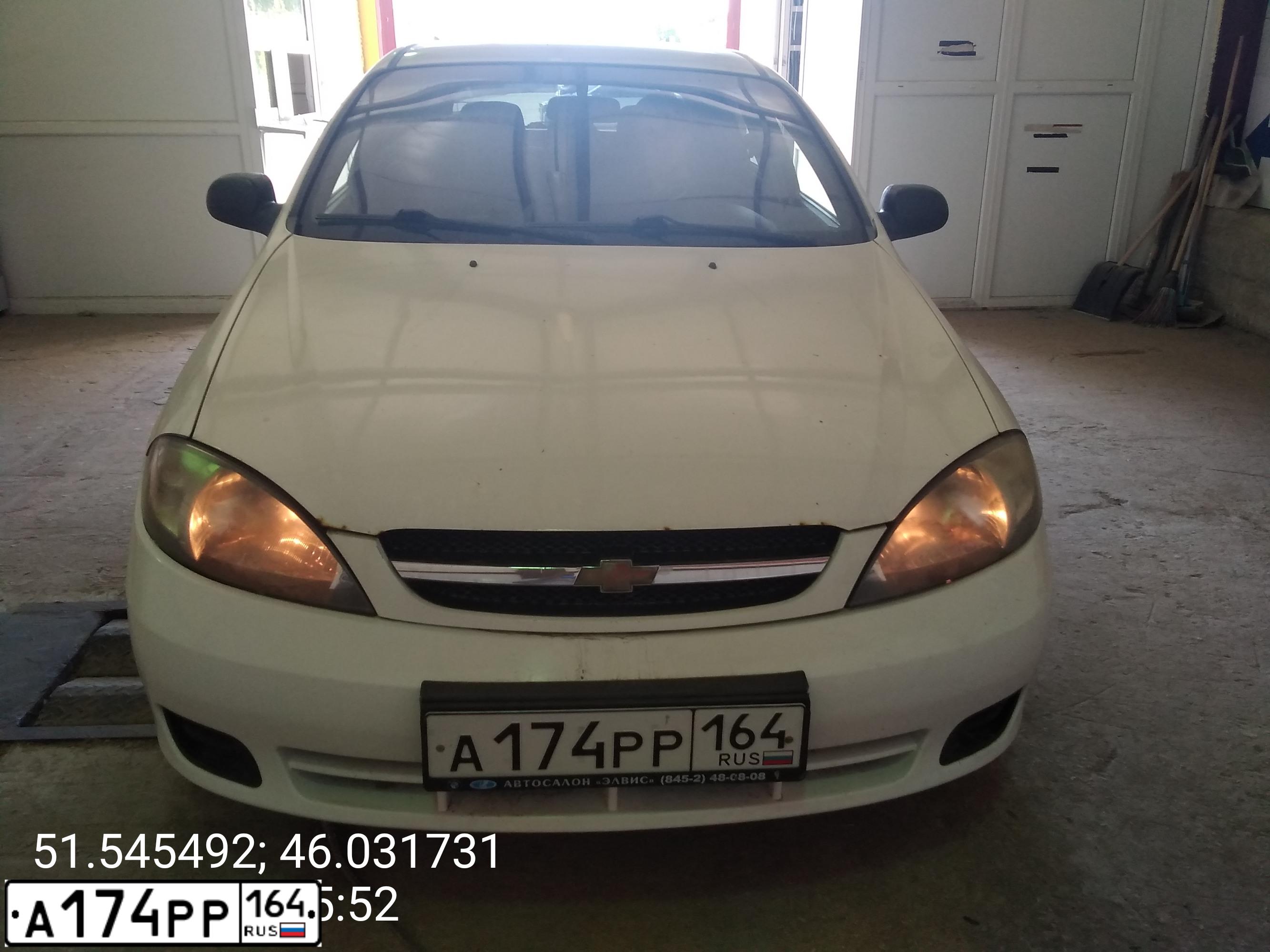 Фото автомобиля CHEVROLET LACETTI, 2008 — госномер М111АУ64. Цвет: Белый