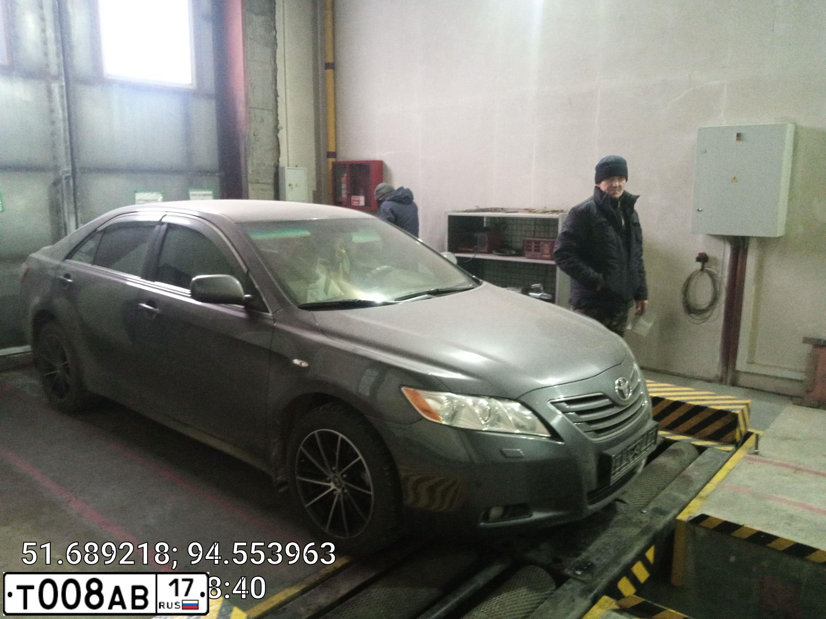 Фото автомобиля TOYOTA CAMRY, 2007 — госномер Т008АВ17. Цвет: СЕРЫЙ