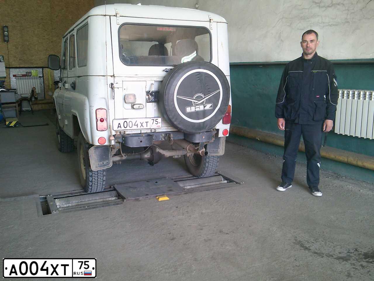 Фото автомобиля UAZ 3151 / HUNTER, 2000 — госномер А004ХТ75. Цвет: СВЕТЛО-СЕРЫЙ