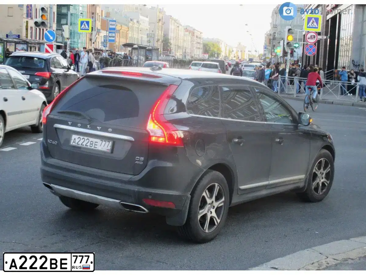 Фото автомобиля VOLVO XC60, 2017 — госномер А222ВЕ777. Цвет: ЧЕРНЫЙ