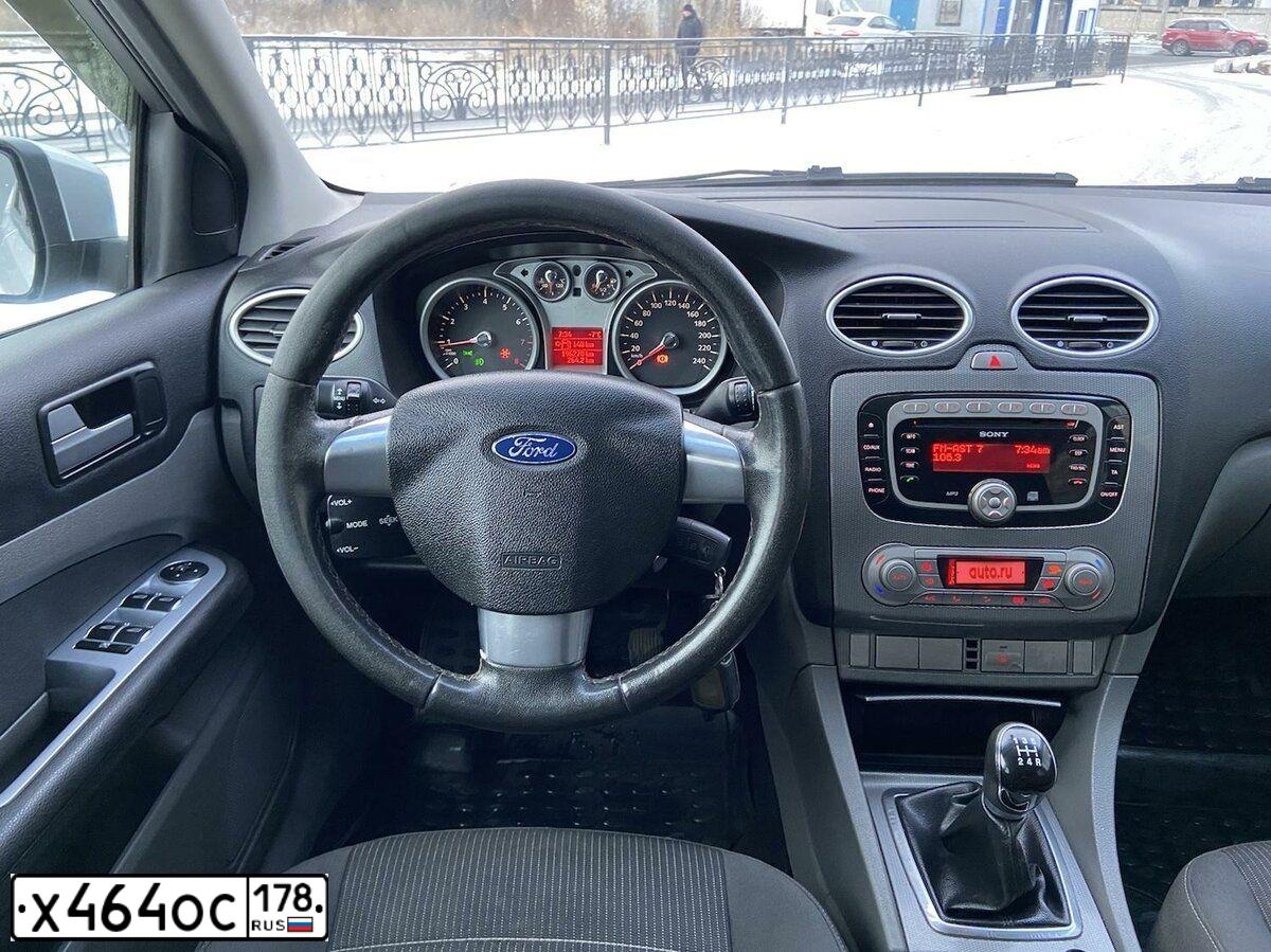 Фото автомобиля FORD D FOCUS, 2008 — госномер Х464ОС178. Цвет: Серебристый