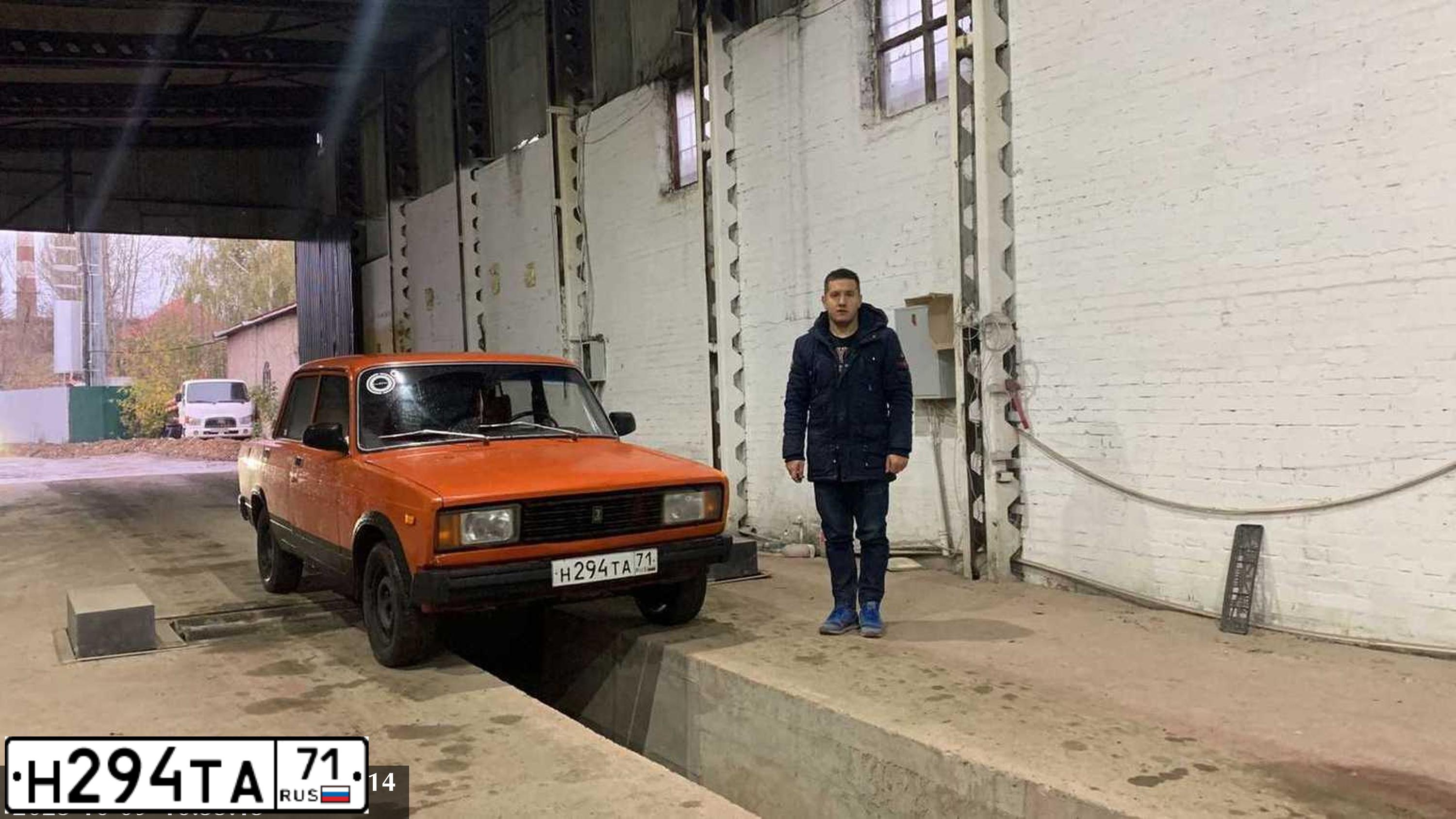 Фото автомобиля LADA 2105, 1982 — госномер О165ТК790. Цвет: Оранжевый