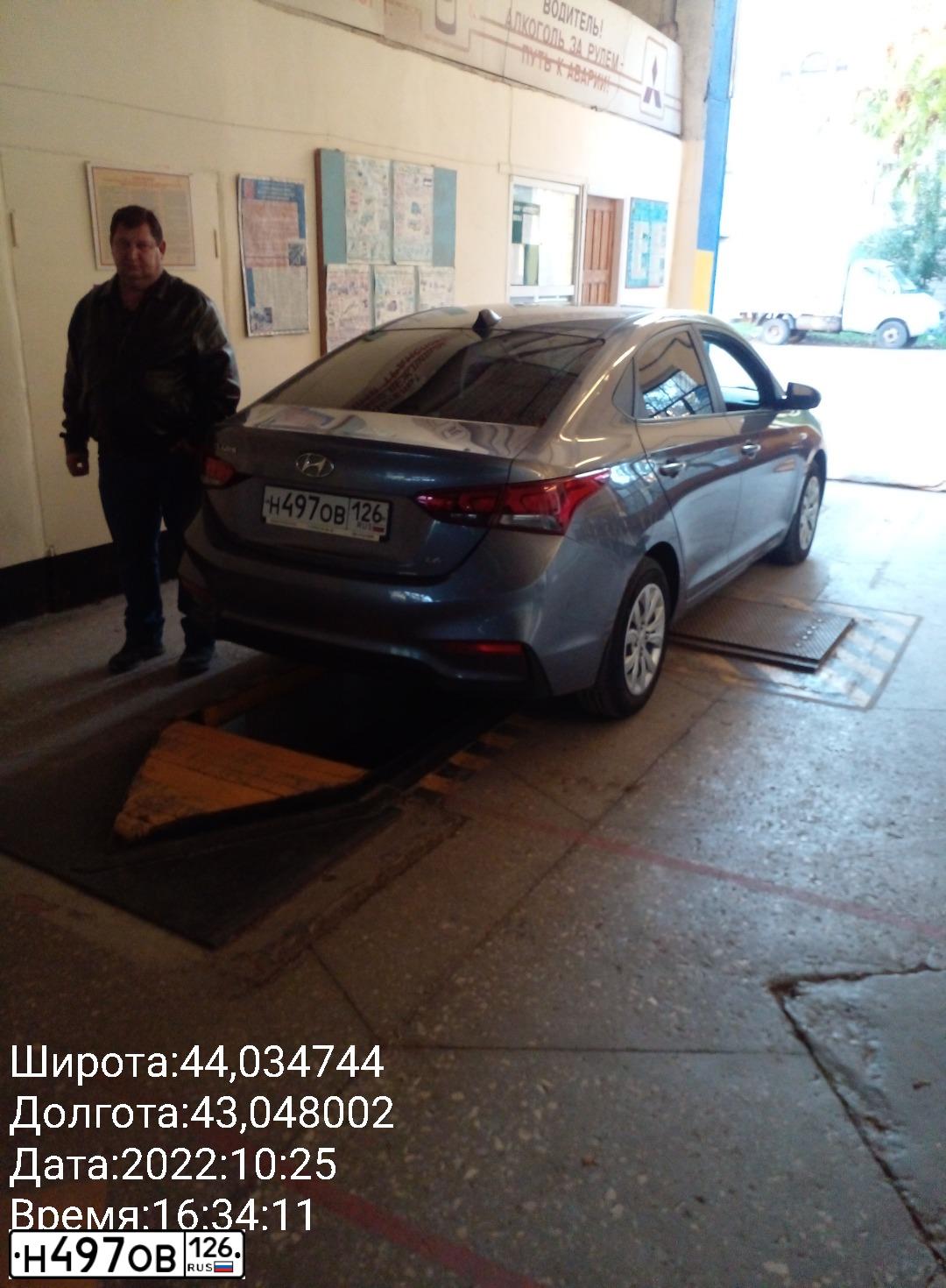 Фото автомобиля HYUNDAI SOLARIS, 2017 — госномер Н497ОВ126. Цвет: СЕРЫЙ