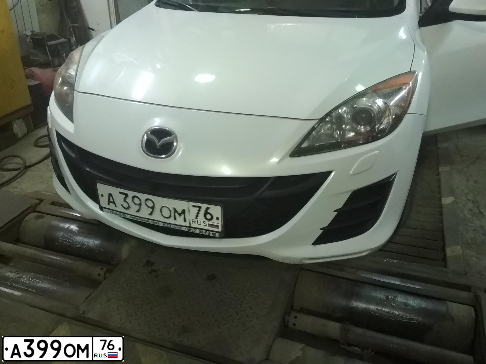 Фото автомобиля MAZDA 3, 2010 — госномер А399ОМ76. Цвет: БЕЛЫЙ