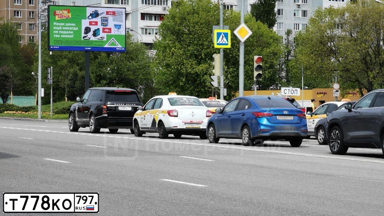 Фото автомобиля ТОЙОТА КАМРИ, 2022 — госномер Т778КО797. Цвет: Белый