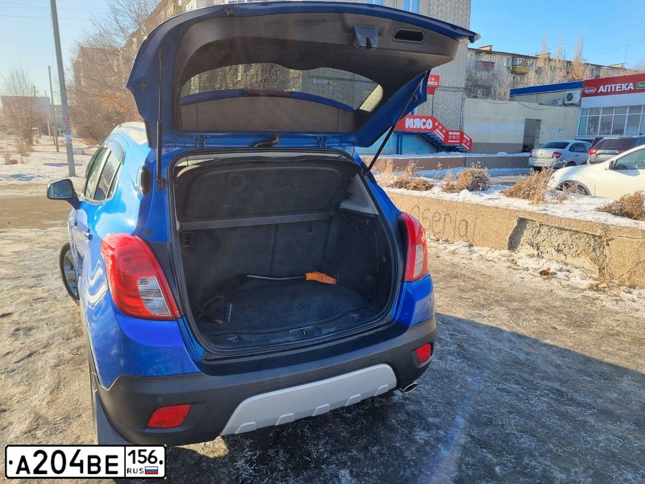 Фото автомобиля OPEL MOKKA, 2013 — госномер У778АА750. Цвет: СИНИЙ