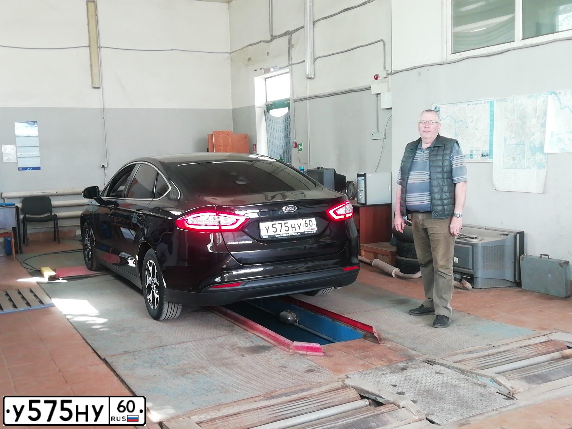 Фото автомобиля FORD MONDEO, 2015 — госномер У575НУ60. Цвет: ЧЕРНЫЙ