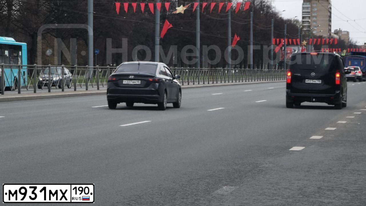 Фото автомобиля PEUGEOT PARTNER, 2010 — госномер М931МХ190. Цвет: СЕРО-ЗЕЛЕНЫЙ
