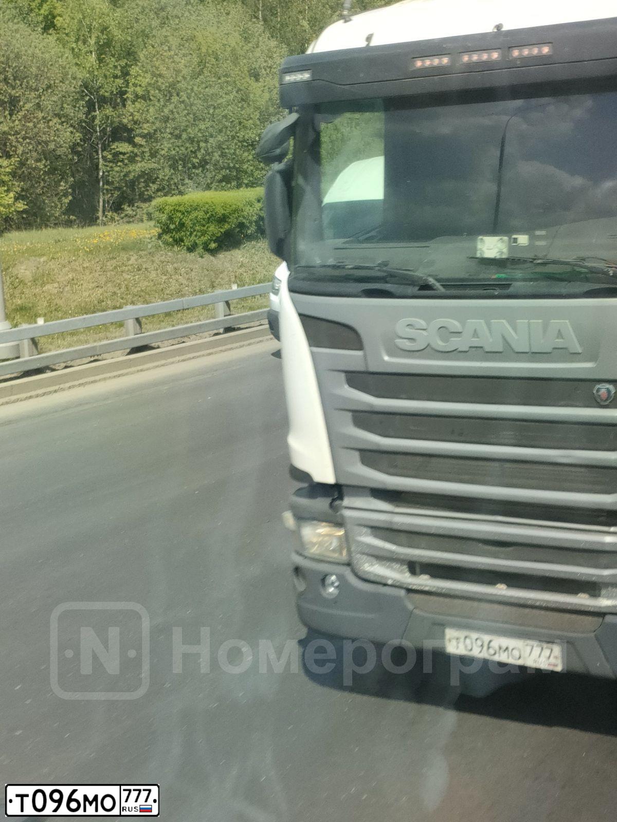 Фото автомобиля SCANIA SERIE G /4X2/, 2014 — госномер Т096МО777. Цвет: БЕЛЫЙ