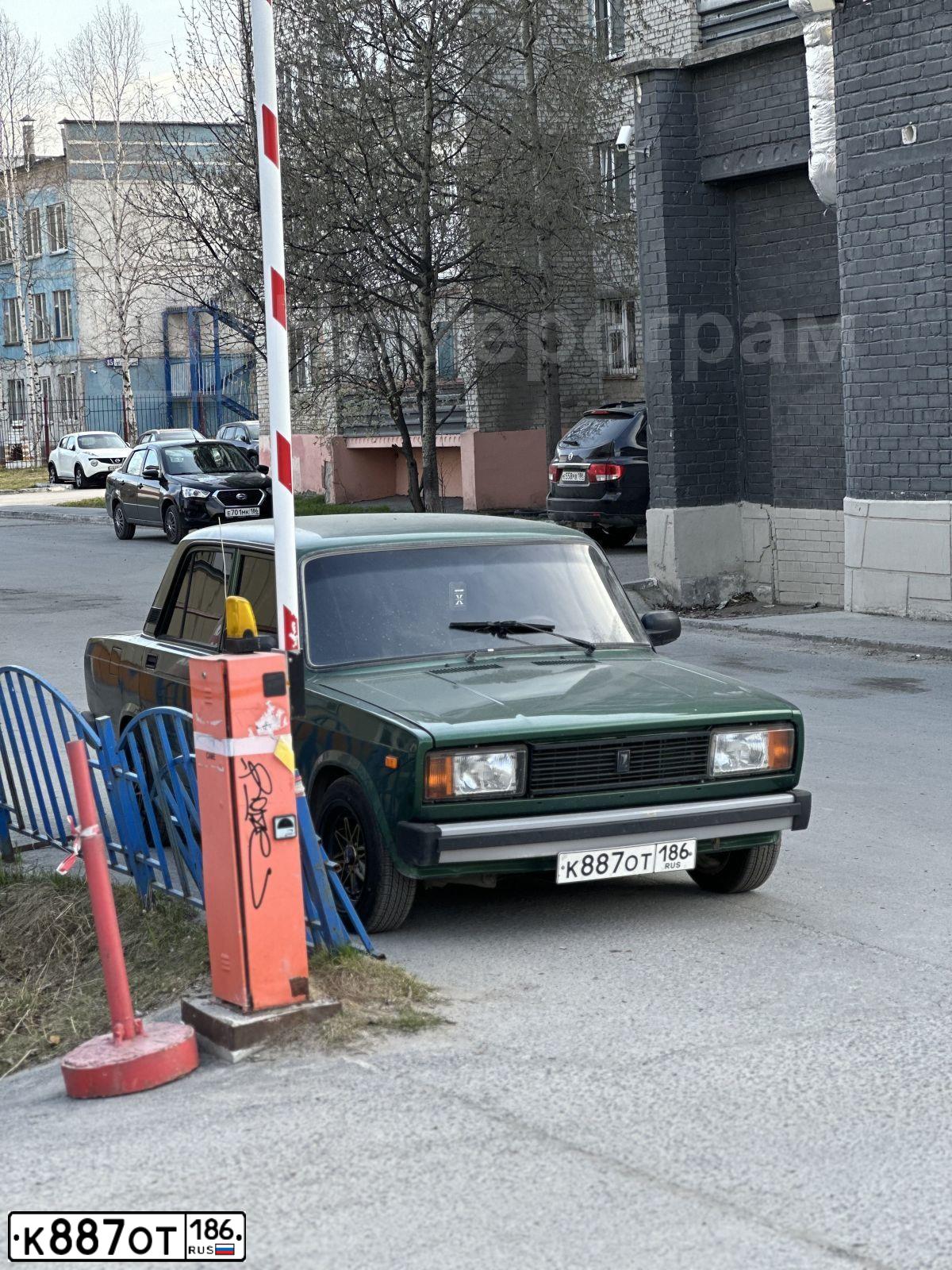 Фото автомобиля LADA 2107 LADA, 2009 — госномер К887ОТ186. Цвет: ТЕМНО-КОРИЧНЕВЫЙ