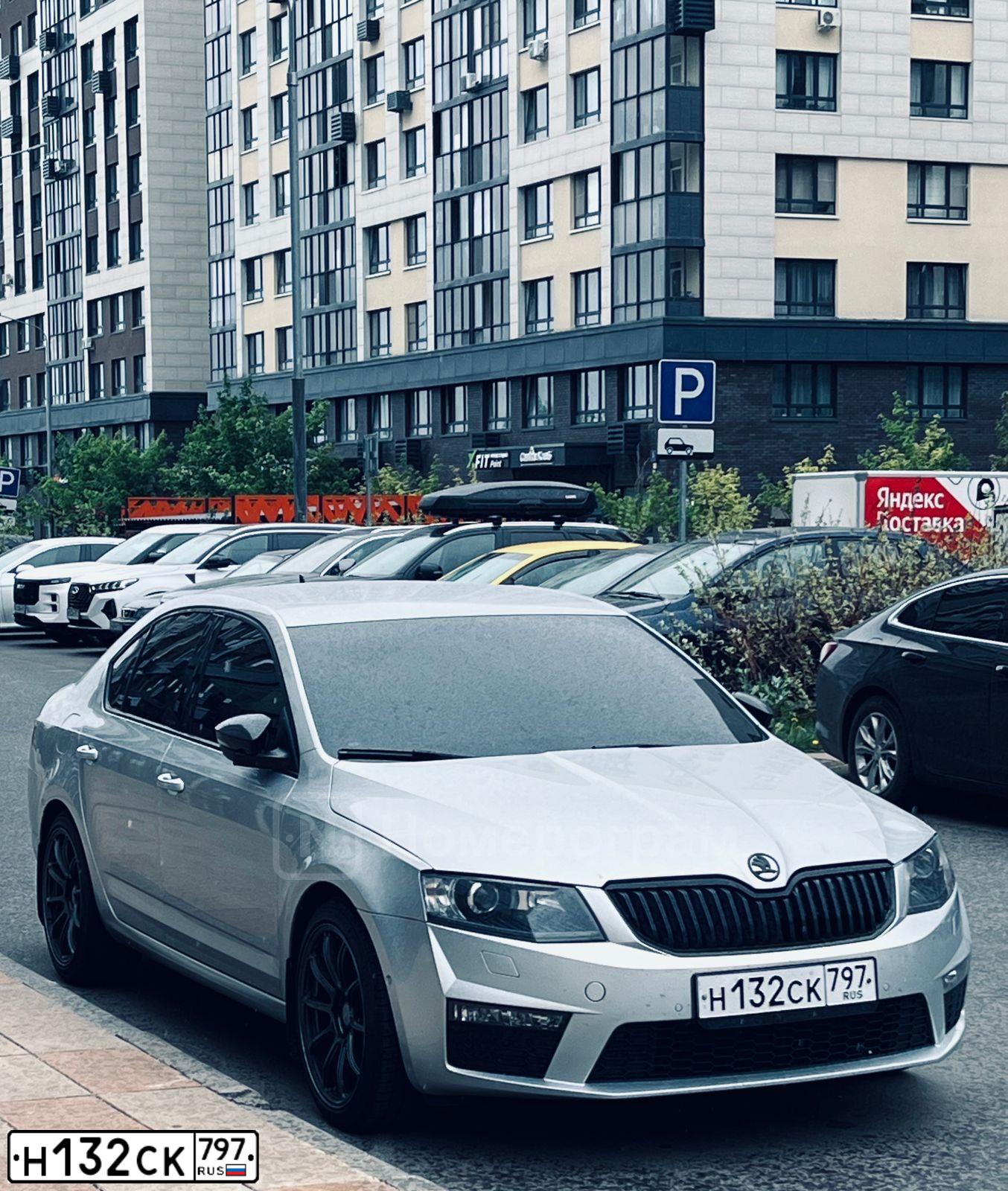 Фото автомобиля SKODA OCTAVIA, 2013 — госномер Н132СК797. Цвет: СЕРЕБРИСТЫЙ