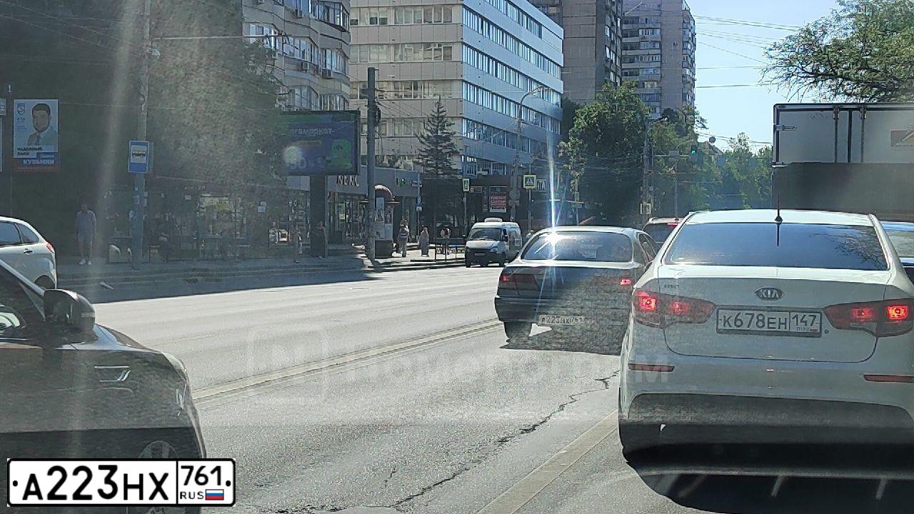 Фото автомобиля MAZDA A 3, 2010 — госномер А223НХ761. Цвет: СЕРО-ГОЛУБОЙ
