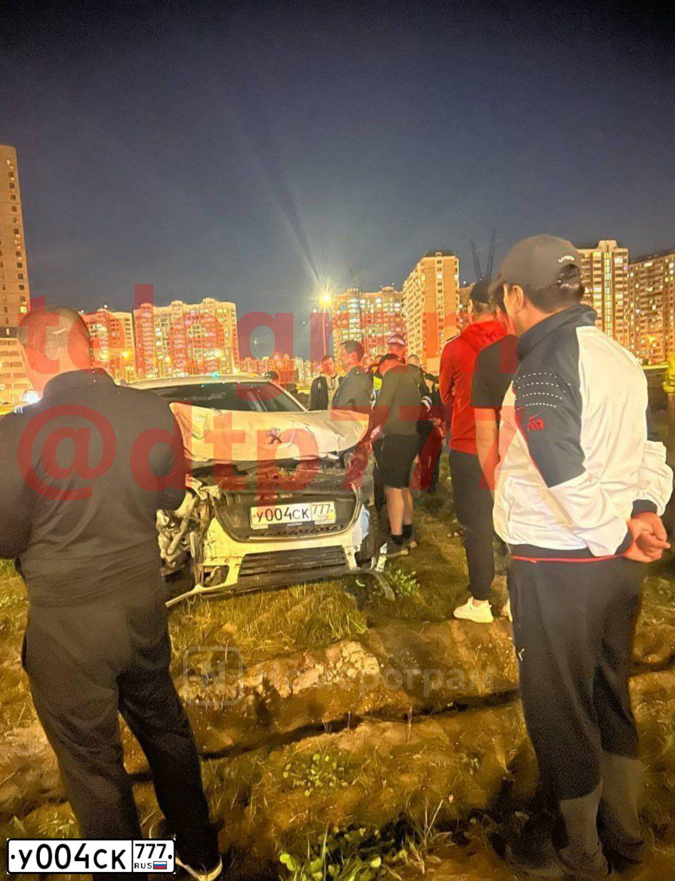 Фото автомобиля PEUGEOT 4008, 2014 — госномер У004СК777
