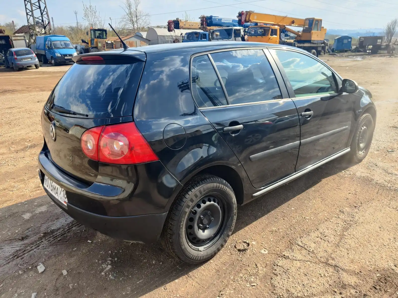 Фото автомобиля VOLKSWAGEN GOLF, 2007 — госномер У076МА716. Цвет: ЧЕРНЫЙ