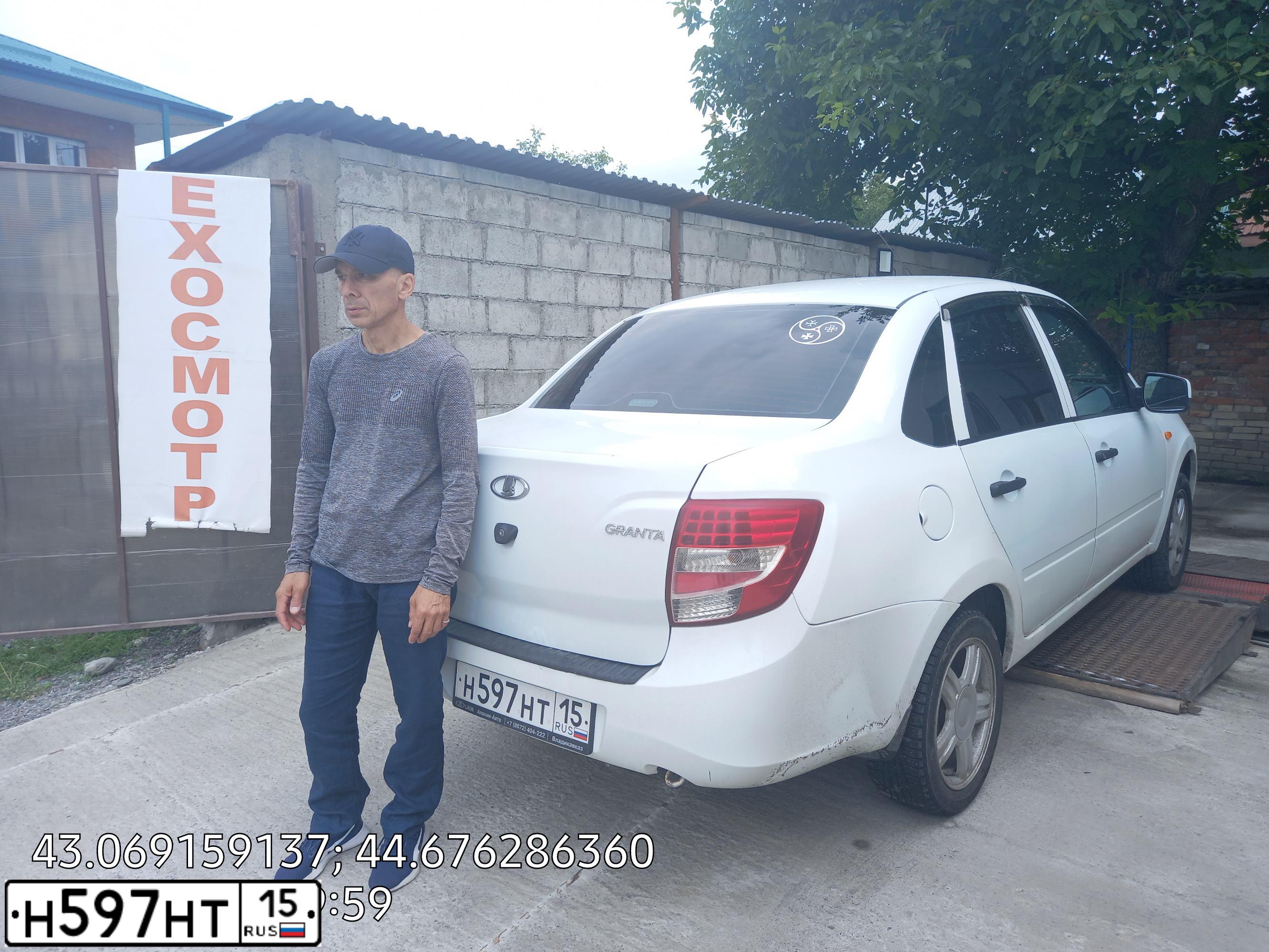 Фото автомобиля LADA 2190 GRANTA, 2013 — госномер Н597НТ15. Цвет: Белый