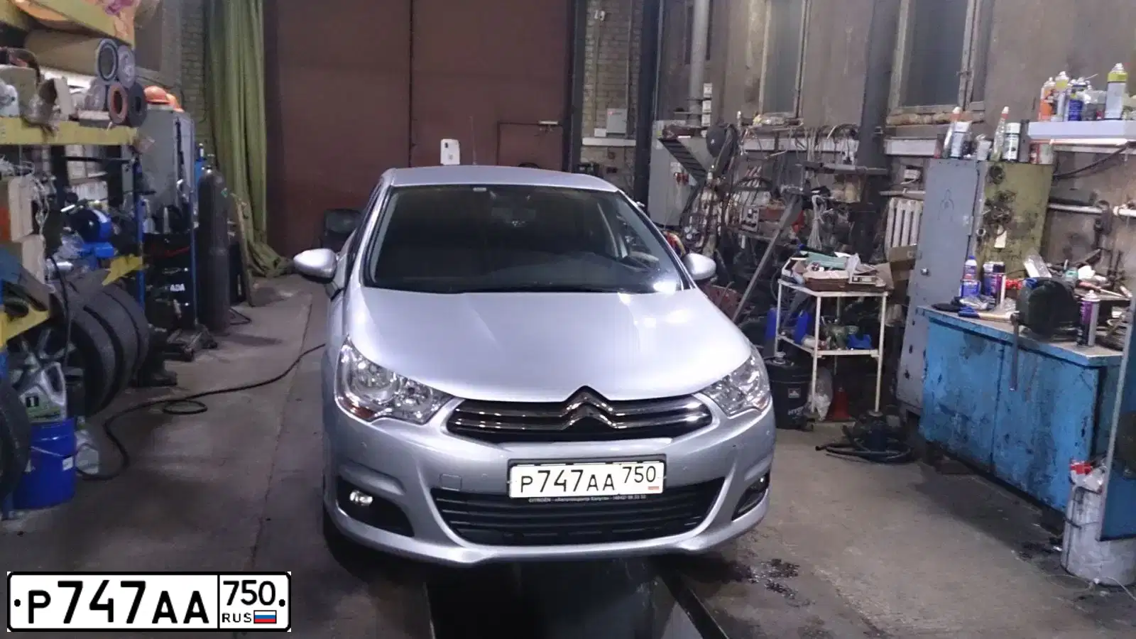 Фото автомобиля CITROEN C4, 2011 — госномер Р747АА750. Цвет: СЕРЕБРИСТЫЙ