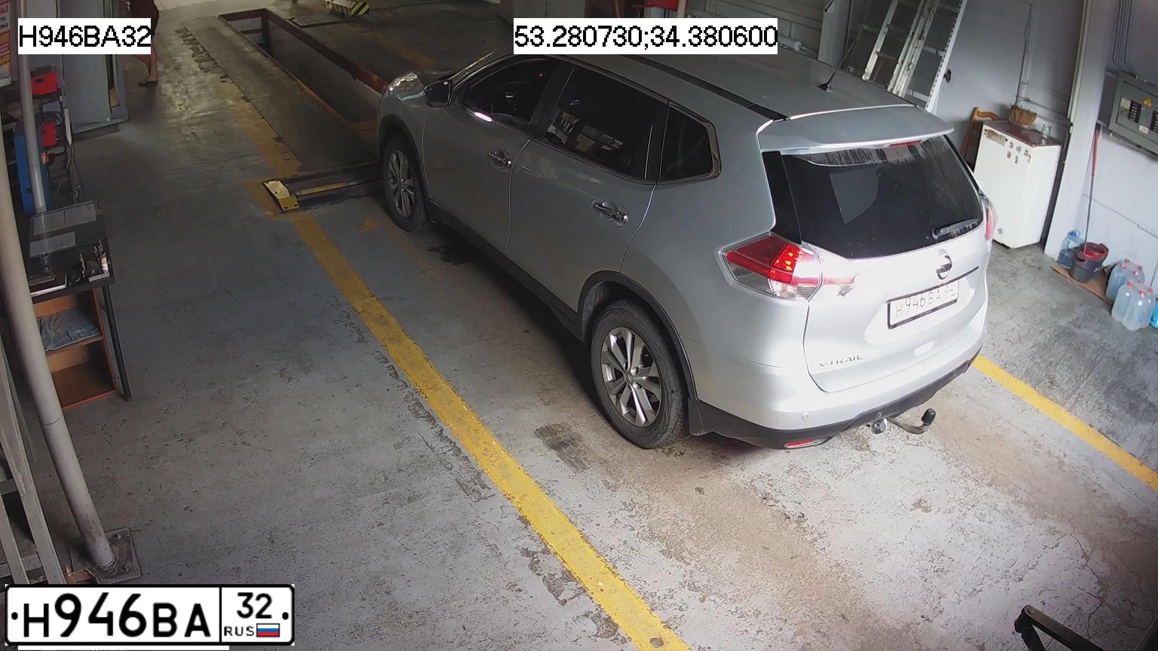 Фото автомобиля NISSAN X-TRAIL, 2015 — госномер Н946ВА32. Цвет: СЕРЕБРИСТЫЙ