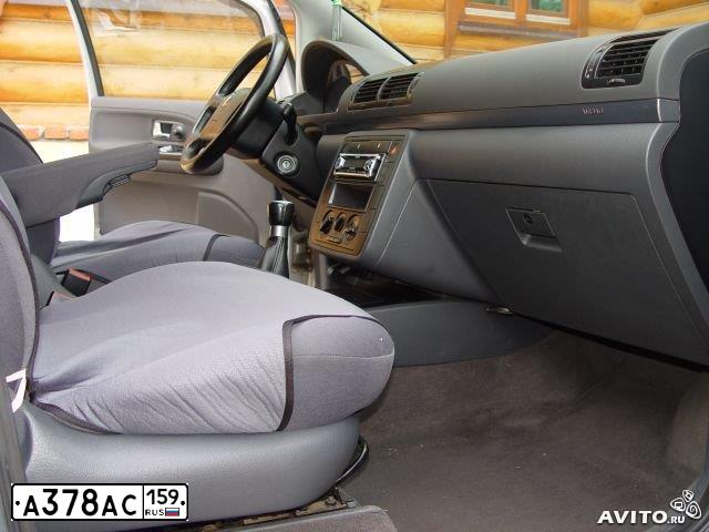 Фото автомобиля SEAT ALHAMBRA, 2003 — госномер Е203ЕР196. Цвет: Серебристый