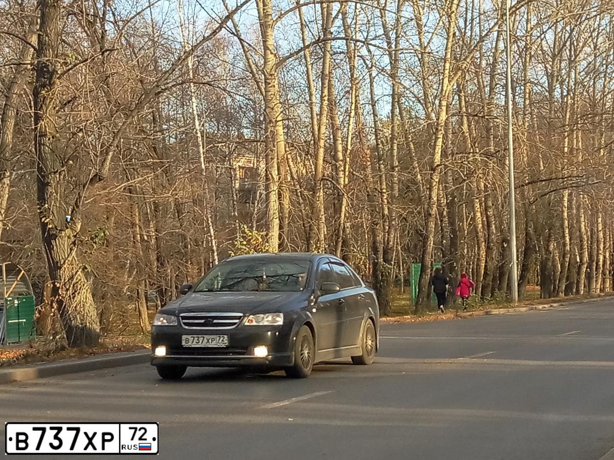 Фото автомобиля CHEVROLET LACETTI, 2008 — госномер В737ХР72. Цвет: ЧЕРНЫЙ