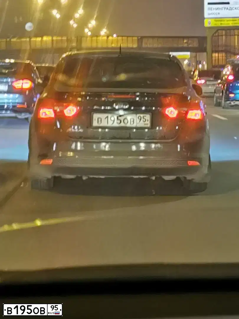 Фото автомобиля FORD FOCUS, 2013 — госномер В195ОВ95. Цвет: ЧЕРНЫЙ